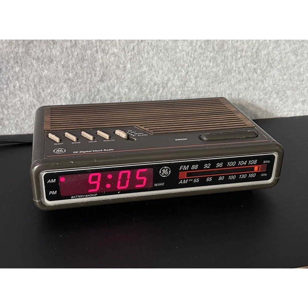Vtg GE Alarm Clock Radio Digital AM/FM Model 7-4612A Brown Woodgrain Works